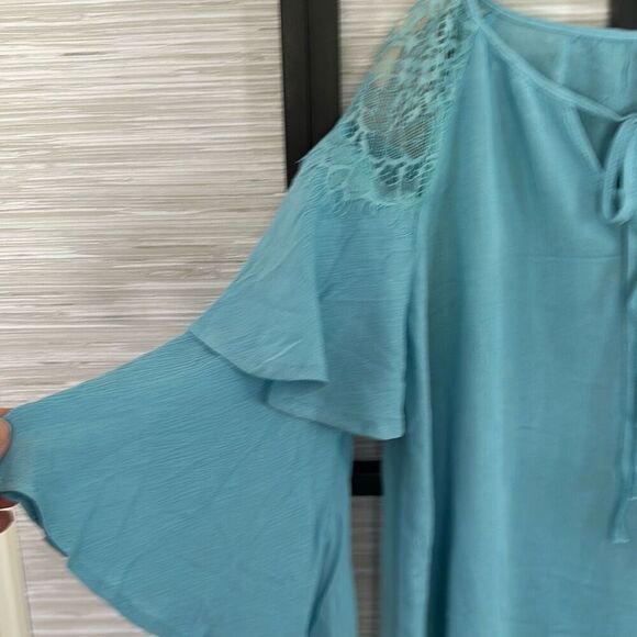 NWT Cotton Bleu slate blue peasant style blouse with lace shoulder detail size L - Picture 2 of 5